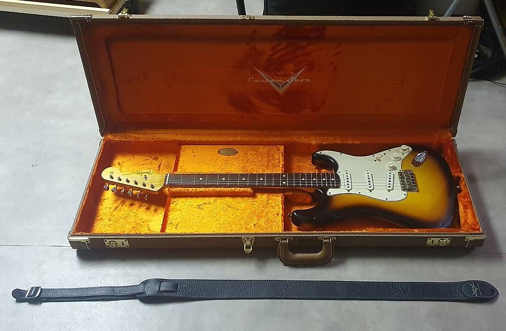 Strumenti musicali: Superbe Guitare Electrique Fender Stratocaster CS – Usato da Collex venduto da Taco.Zwart