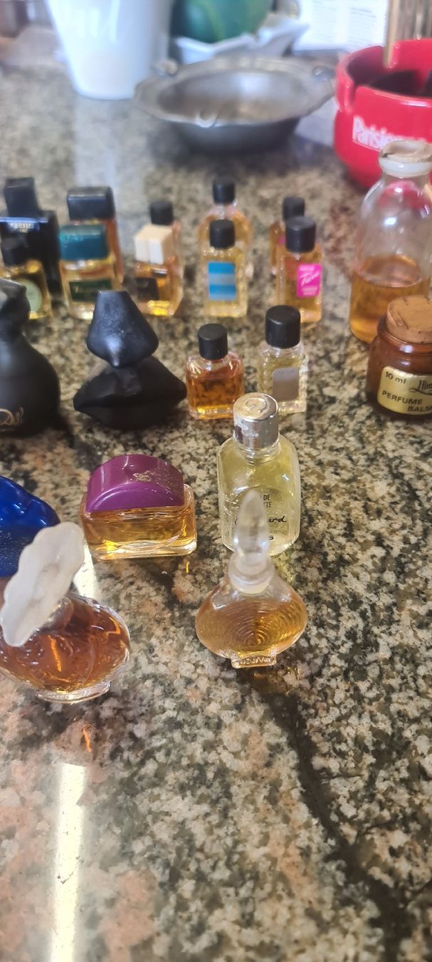 Parfums & Eau de Toilette: 50 Parfum Miniaturen – D'occasion à Bellerive VD par Hermes5