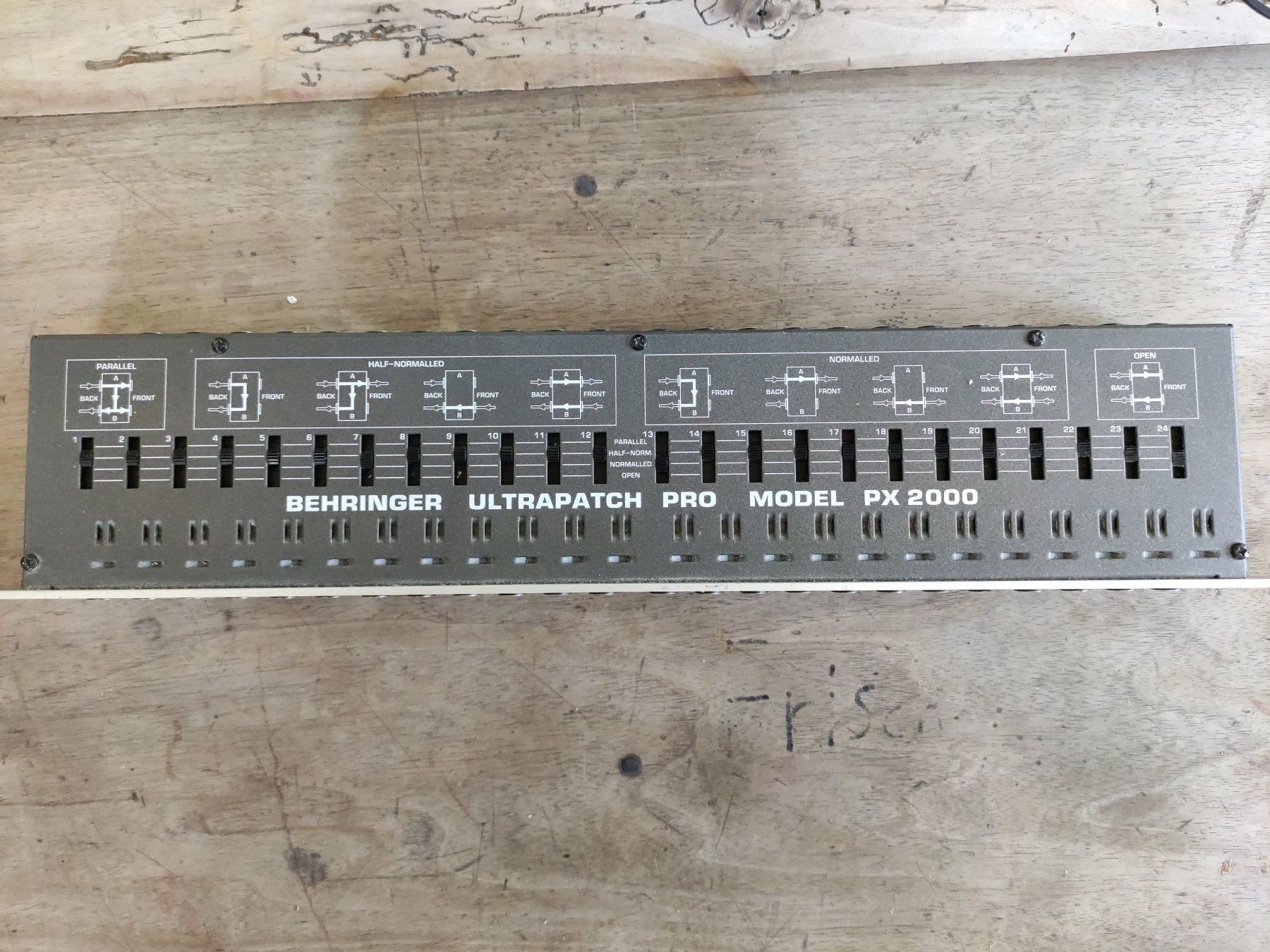 Behringer Systèmes de contrôle: Behringer PX 2000 Patchbay – D'occasion à Wetzikon ZH par schirkahn 2
