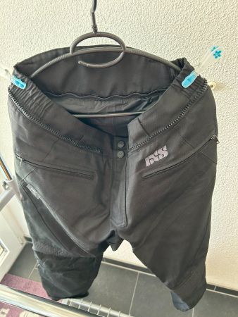 Neuwertige Motorradhose für Herren