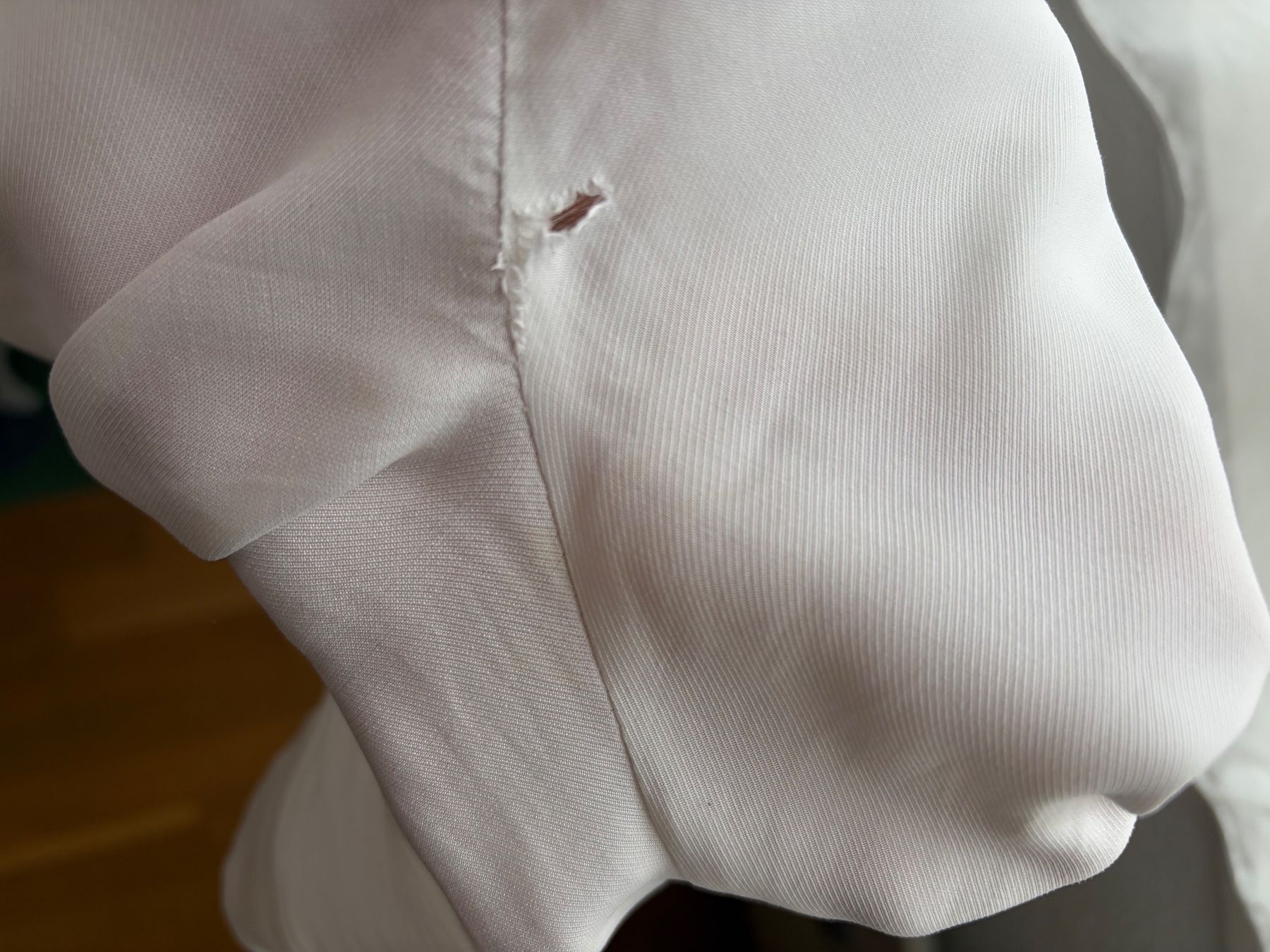 Cos Blusen: Cos Shirt - Needs mending – Defekt aus Luzern von AM2nd 7