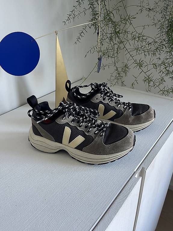Veja Scarpe da donna: Veja Venturi Sneakers Gr. 37 taupe/anthrazit – Usato da Wetzikon ZH venduto da AnnukiMucha 1