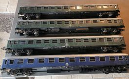 4 Rivarossi Personenwagen Spur 0