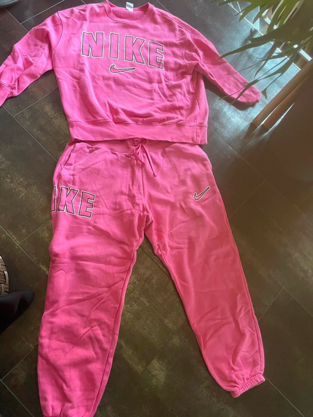Nike Kleiderpakete: Nike Hoodie & Joggers Size L – Gebraucht aus Willerzell von amieundchilla13