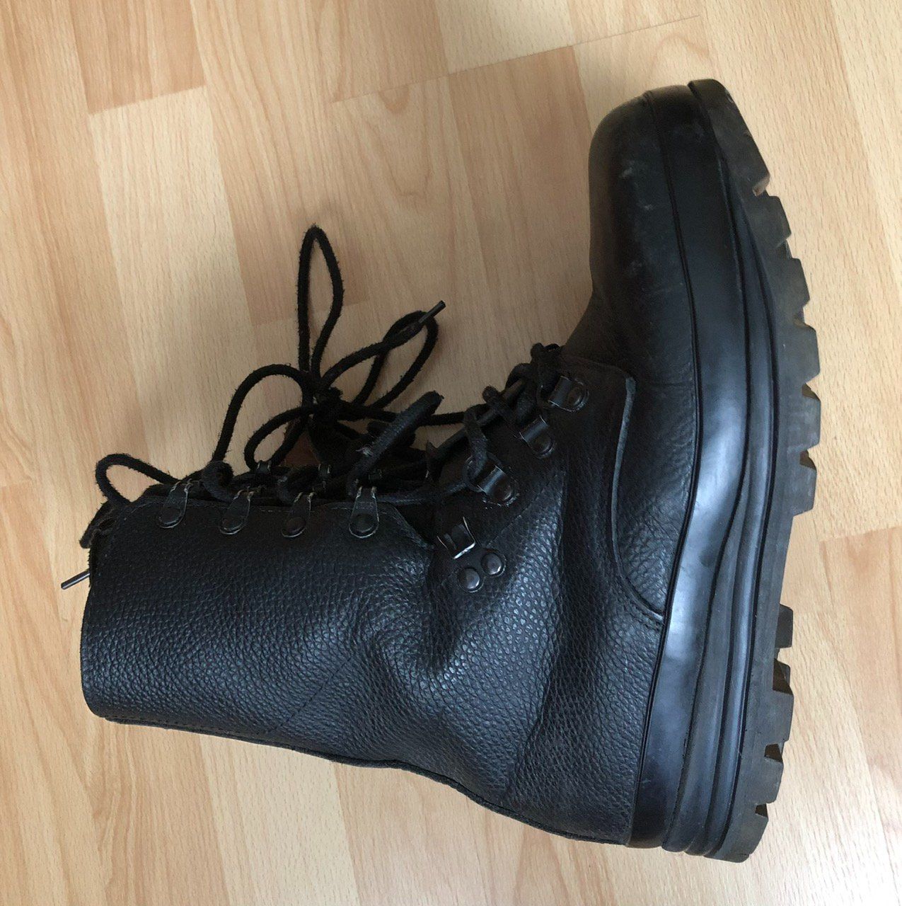Scarpe da uomo: ARBEIT- SICHERHET -SCHUHE – Usato da Matzendorf venduto da HaiNakamoto 2
