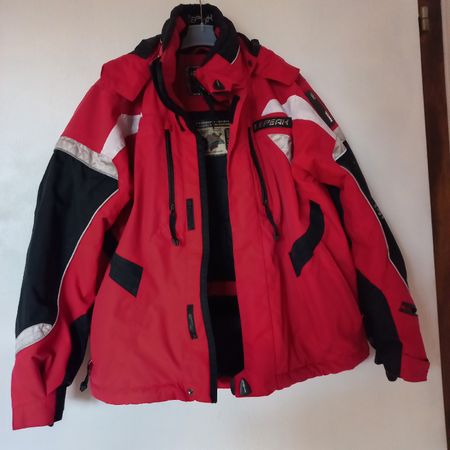 Veste de ski 🎿❄️🧥 🌺Icepeak rouge et noire taille 140 cm