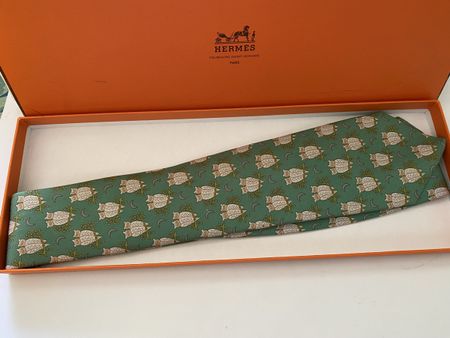 Cravate Hermès verte motifs hiboux