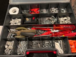 Sortimentsbox mit div Werkzeugen und Materialien