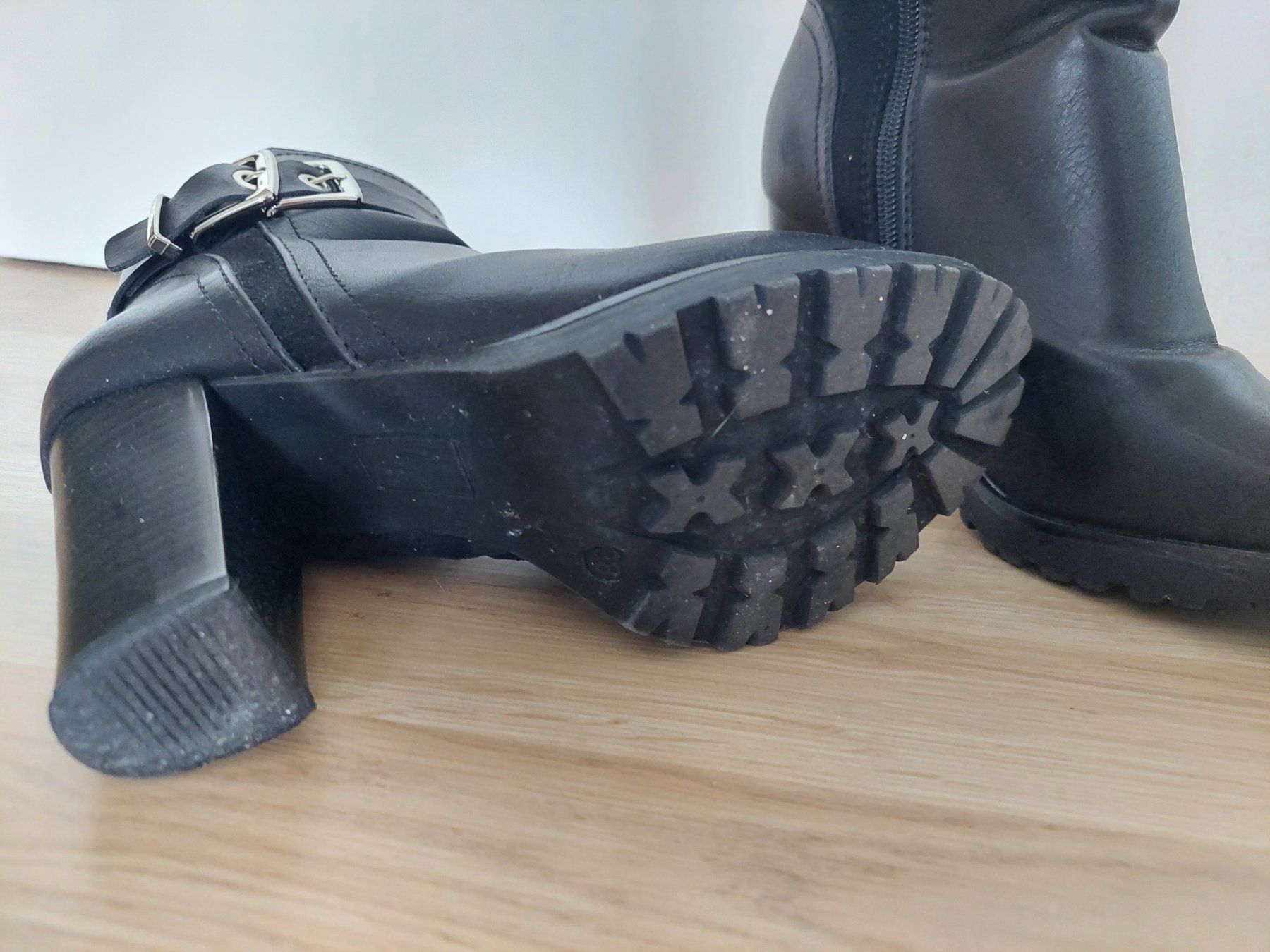 Damenschuhe: SCHWARZE STIEFELETTEN GR. 38 – Gebraucht aus Münchenstein von Strupfi 2