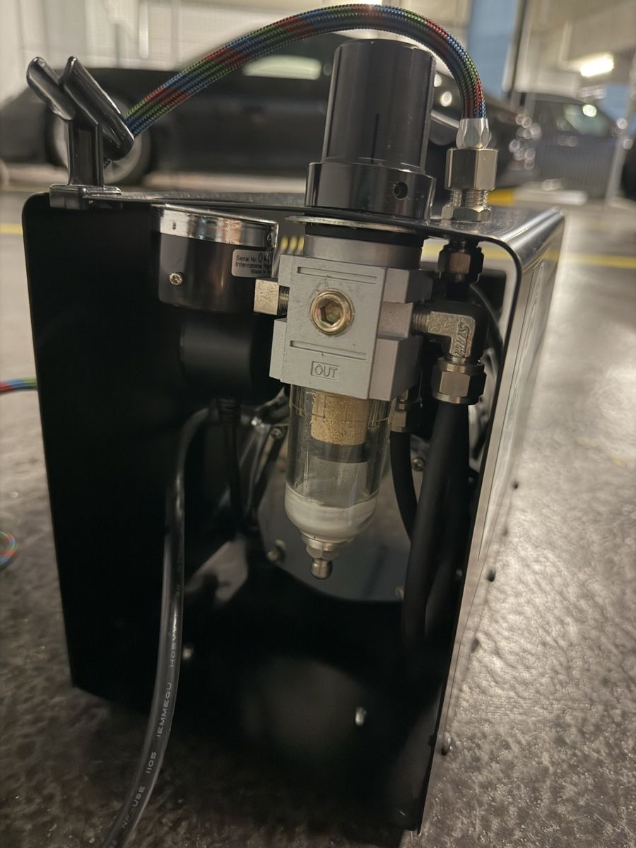 Compresseurs:  Airbrush-Kompressor von Iwata – D'occasion à Kilchberg ZH par Lisavivienne 2