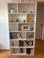 Bücherregal weiss mit verschiedenen Fächern guter Zustand