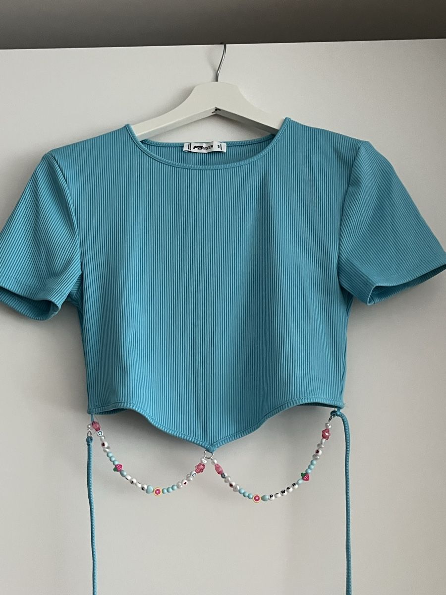 T-shirt: Cropshirt mit Perlen 💙 – Nuovo (secondo la descrizione) da Glis venduto da jos_hj8q