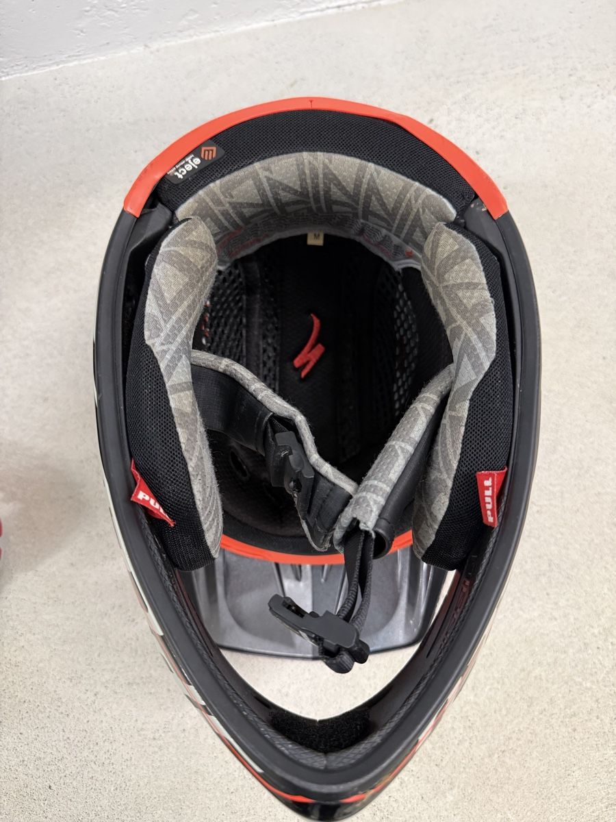 Specialized Casques: Downhillhelm + Brille von Specialized – D'occasion à Uster par anj_y5lz 1