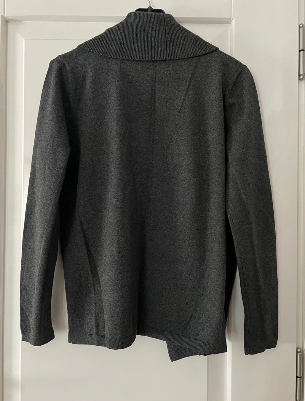 Mango Jacken: Mango Strickjacke, Gr. L, Anthrazit, Gratisversand – Gebraucht aus Frutigen von glnays 1