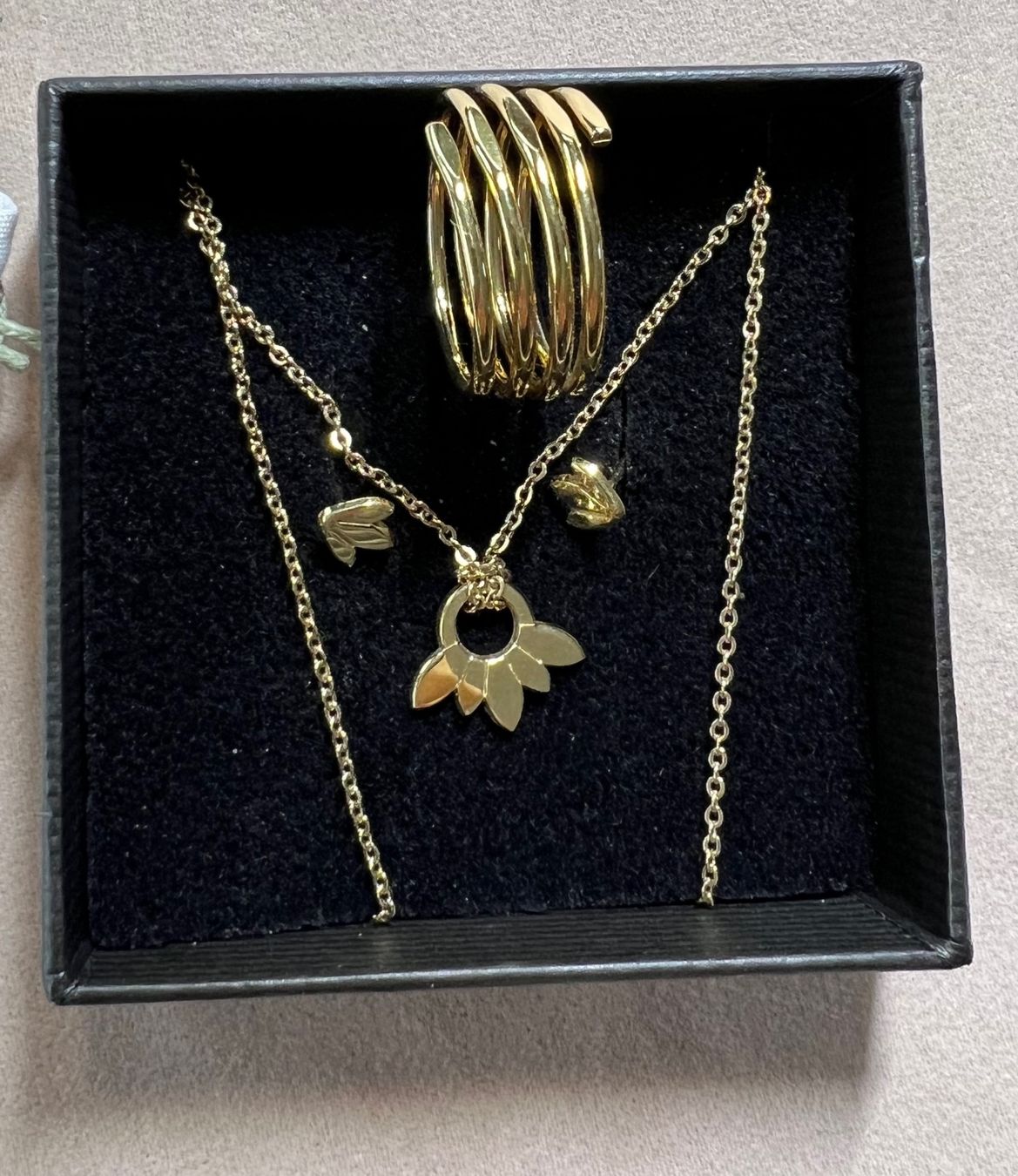 Altri gioielli: UN CHIC FOU-parure argent-doré – Usato da Corsier GE venduto da ver_ywn5