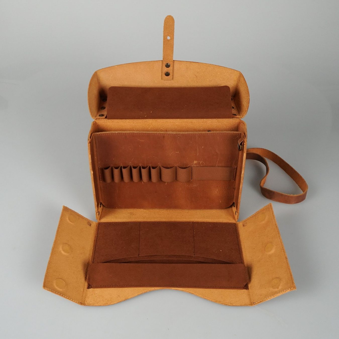 Borse: Lederne Sanitärtasche mit Frontöffnung – Usato da Volketswil venduto da brockipfannenstil 7