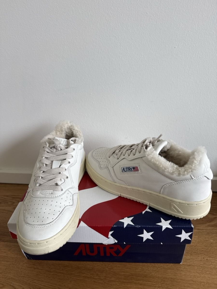 Autry Scarpe da donna: Autry shearling sneakers white – Usato da Kilchberg ZH venduto da Fratruf 1