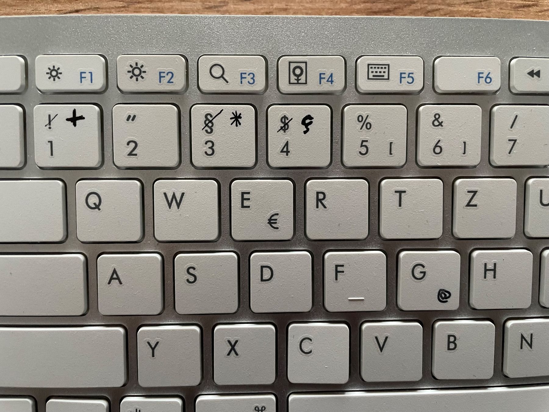 Tastiere: Bluetooth Tastatur mit Batterie – Usato da Altdorf UR venduto da Zwei_m 2