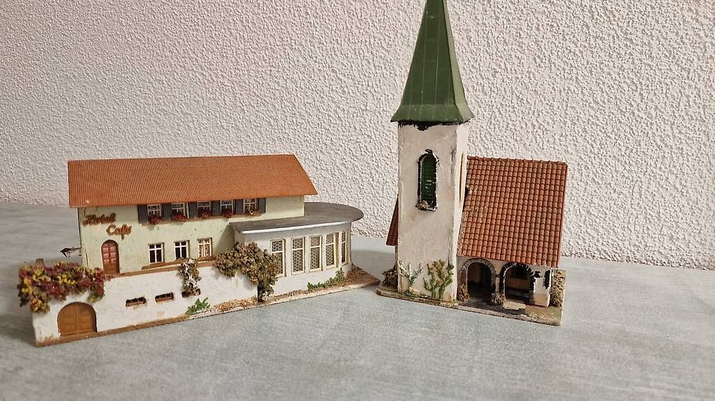 Modellini di ferrovie: Modelleisenbahn Café + Kirche – Usato da Hasle LU venduto da luc_9pxg