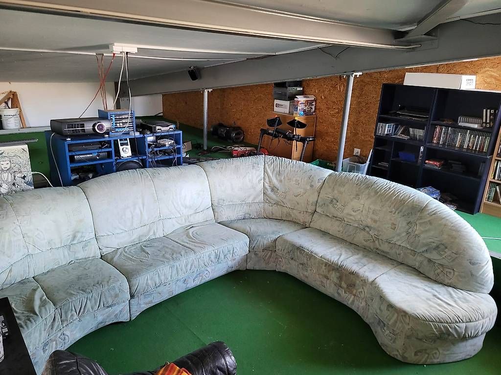 Sofas: Grosses Sofa zum weiter geben – Gebraucht aus Kriens von Sui