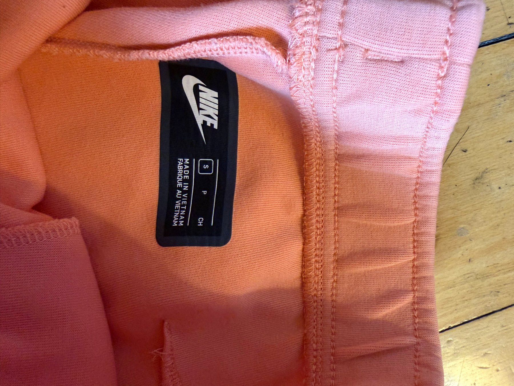 Pantalons: Short Nike rose – D'occasion à Genève par rij_7zrr 2