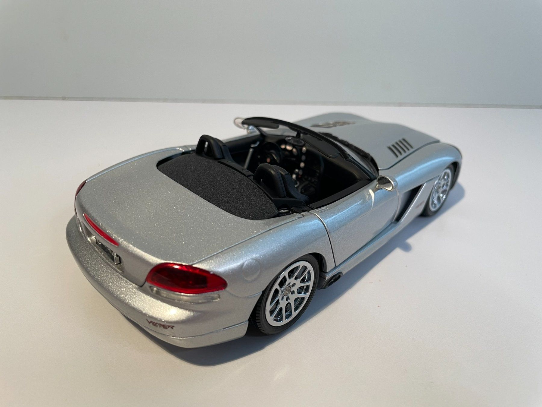 Dodge Modellautos: Franklin Mint limited Edition 2003 Dodge Viper silver 1:24 – Neu und originalverpackt aus Bättwil von Samuel_Wyss 5