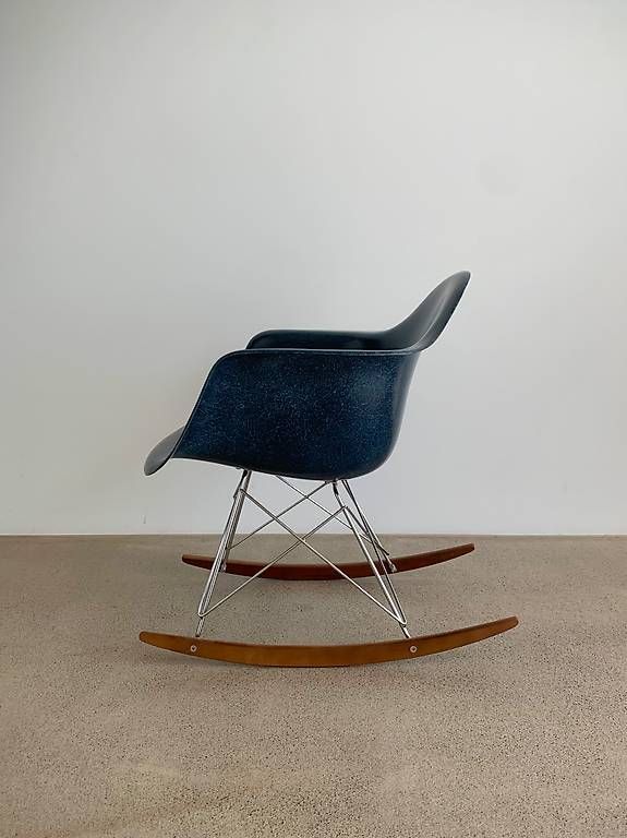 Eames Sedie: Original Eames Rocking Chair Herman Miller Dunkelblau 1964 – Usato da Edlibach venduto da second_hand 2