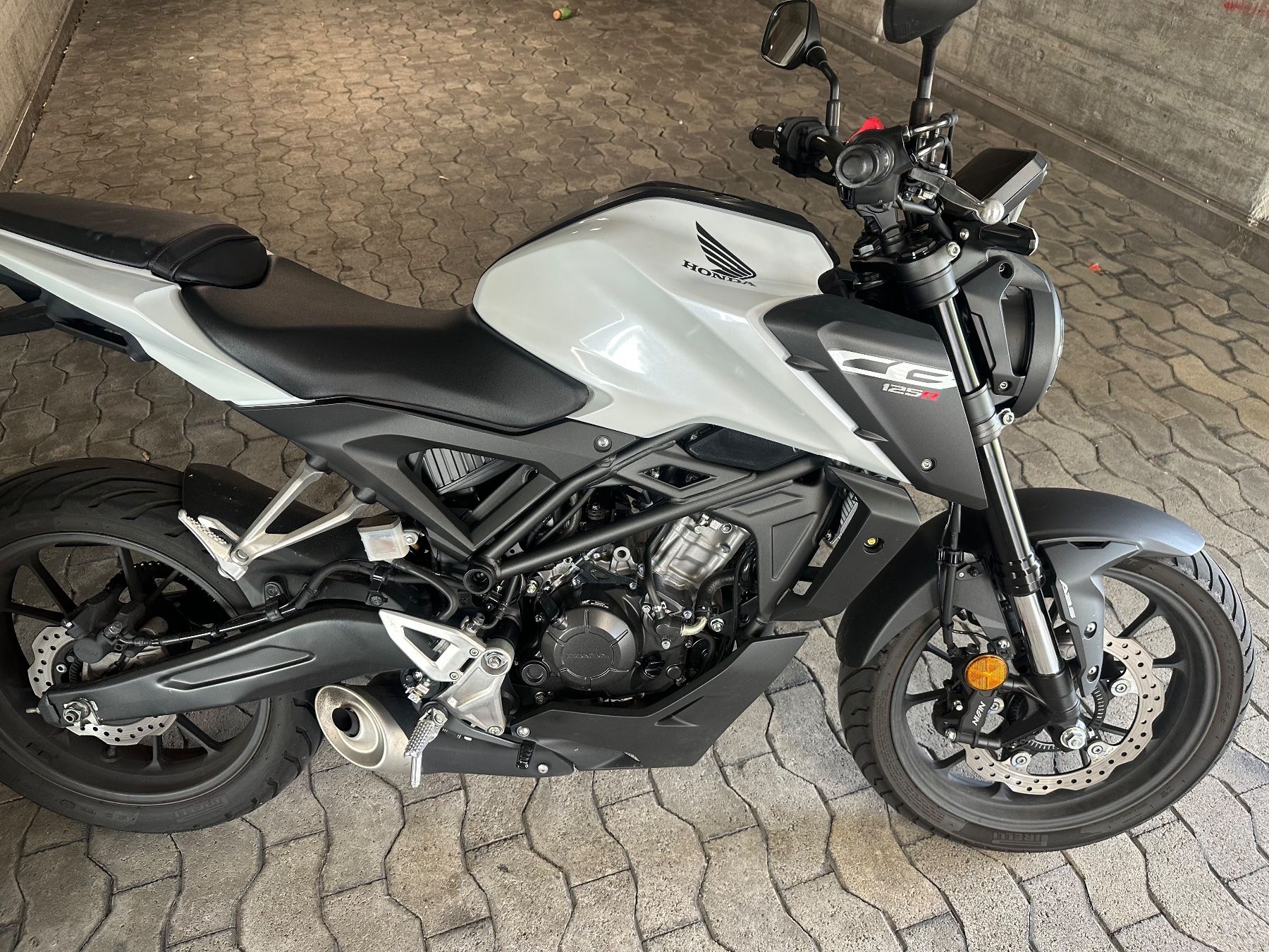 Honda Strada: Honda CB125 R 15 Monate alt – Usato da Niederteufen venduto da leo_7db7 4