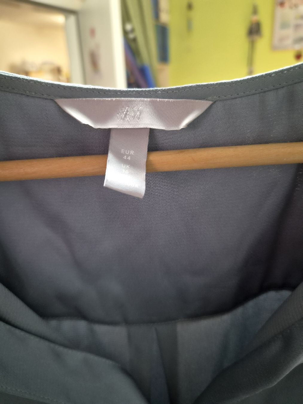 H&M Camicette: Schicke H&M Bluse Gr. 44, grau, langarm – Nuovo (secondo la descrizione) da Bassersdorf venduto da Sport_4_life 1