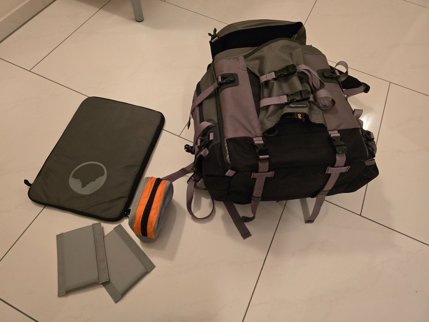 Lowepro Zaini: Fotorucksack Lowepro Pro Trekker 300 AW – Nuovo (secondo la descrizione) da Pfaffnau venduto da Buimi 8