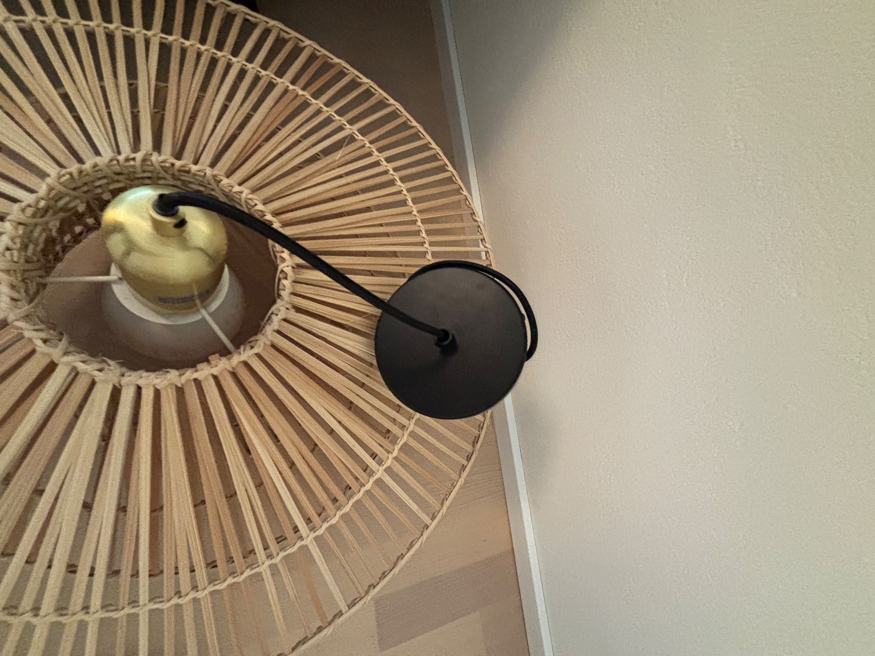 Lampadari & plafoniere: Hängeleuchte Rattan natur & schwarz – Usato da Zürich venduto da bowmore13 2