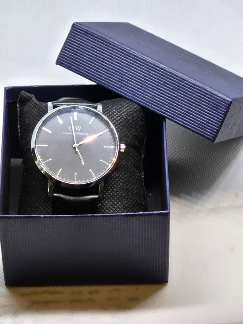 Daniel Wellington Orologi: Daniel Wellington schwarze Uhr, elegant und modern – Usato da Losone venduto da bal_gfp6 2