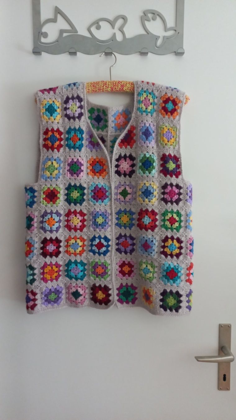 Gilets & Westen: Hippie Weste Gilet Handmade Häkeln – Neu (gemäss Beschreibung) aus Schliern b. Köniz von Suena1