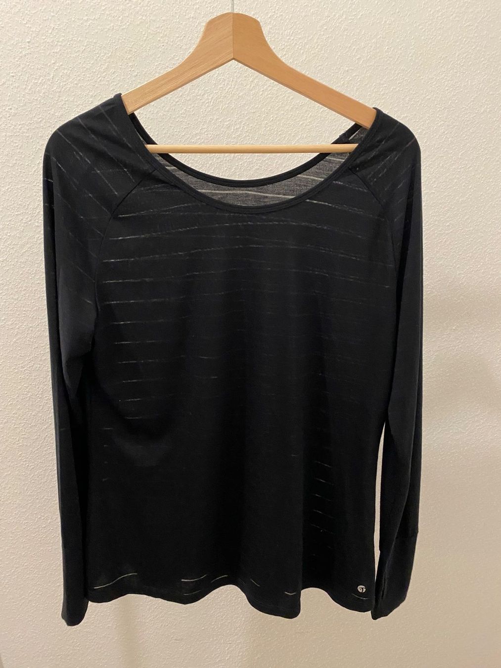 Pullover & Sweatshirts: Tchibo active Essentials Oberteil langarm schwarz Gr. L – Gebraucht aus Pratteln von a23_j2gs 3