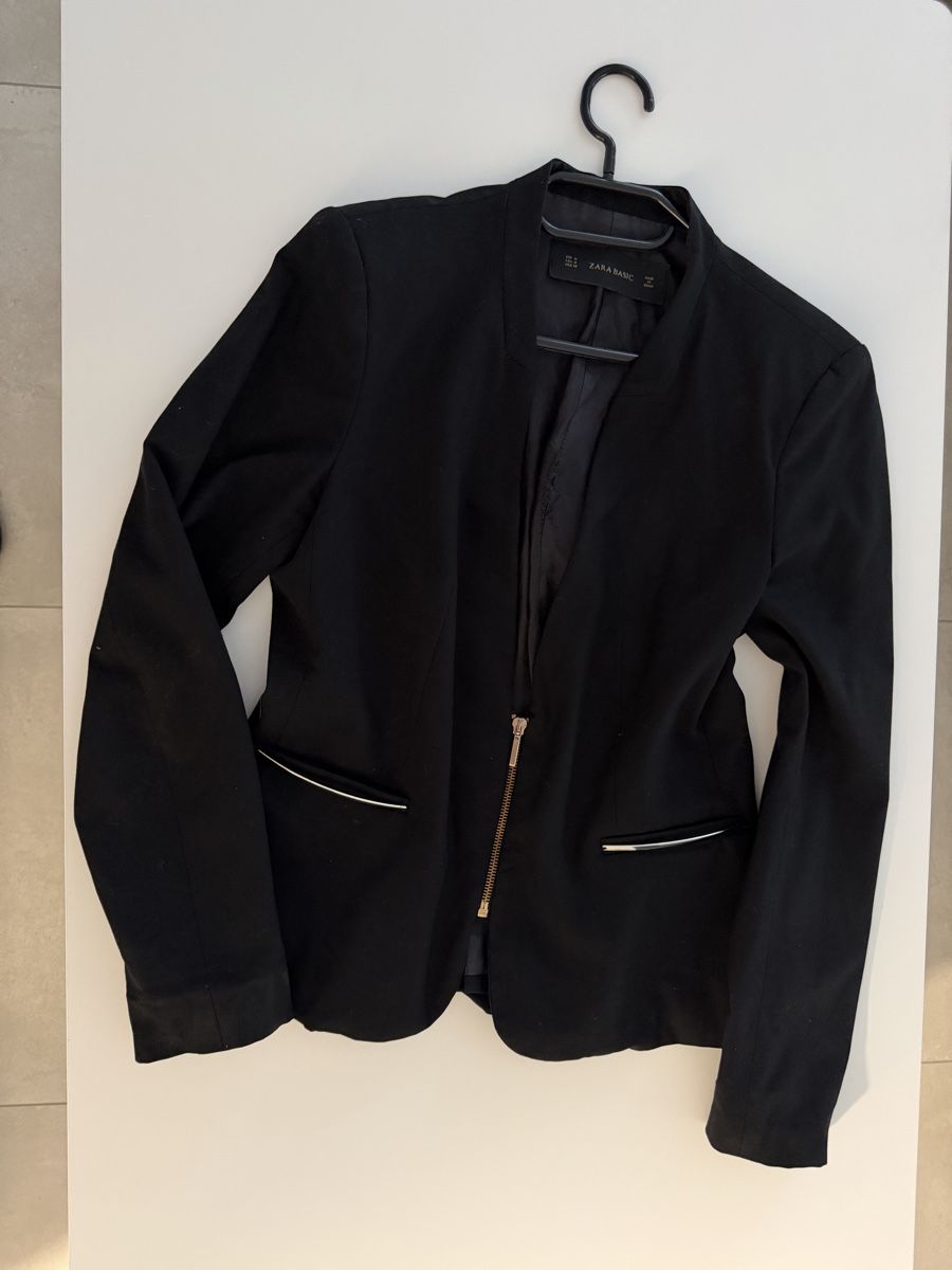 Zara Giacche: Blazer ZARA black size M good condition – Usato da Gränichen venduto da Domsiiiii
