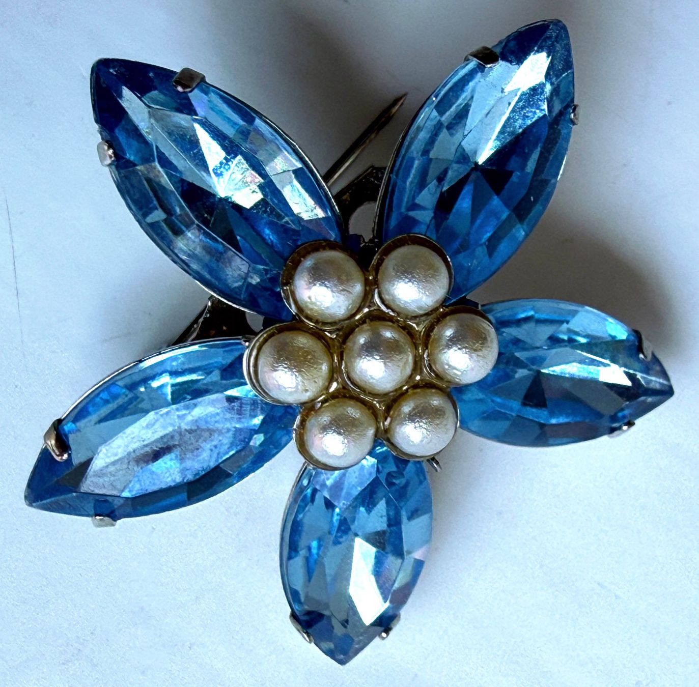 Broches & Aiguilles: Fünfblättrige Modeschmuck-Brosche in Blütenform***** – D'occasion à Dübendorf par Orchid18 2