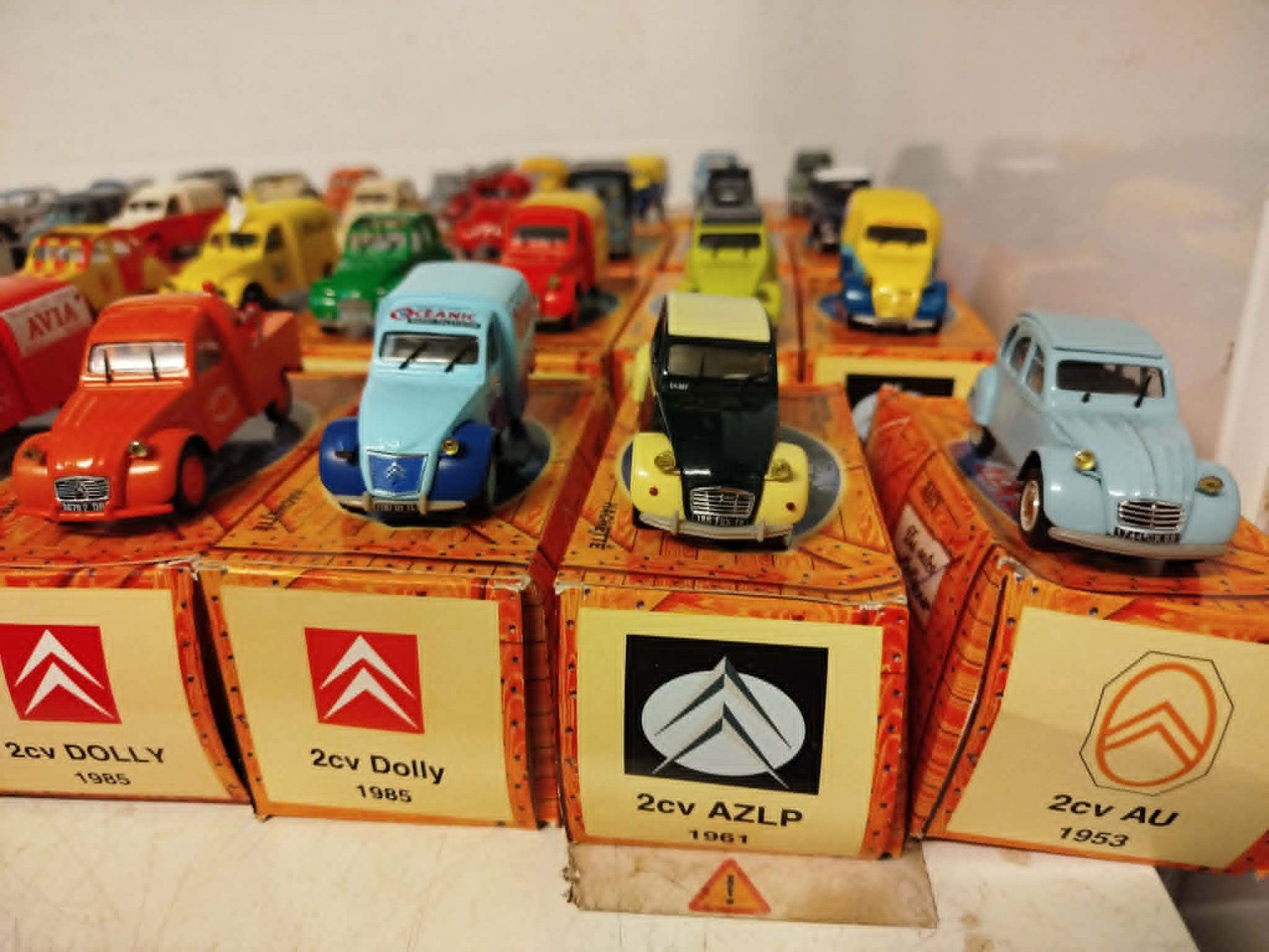 Norev Voitures modèles: 2cv miniatures collection Norev  1/43 – D'occasion à La Chaux-de-Fonds par Emmaus2300CDF 4