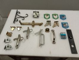 Verschiedene Eisenwaren-Beschläge, Griff, Riegel, etc.
