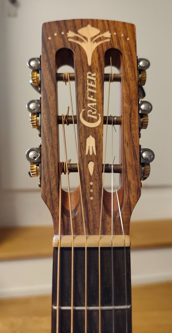 Strumenti musicali: Akustik-elektrische  Gitarre mit Tasche "Crafter" – Usato da Andelfingen venduto da p_mettler 1