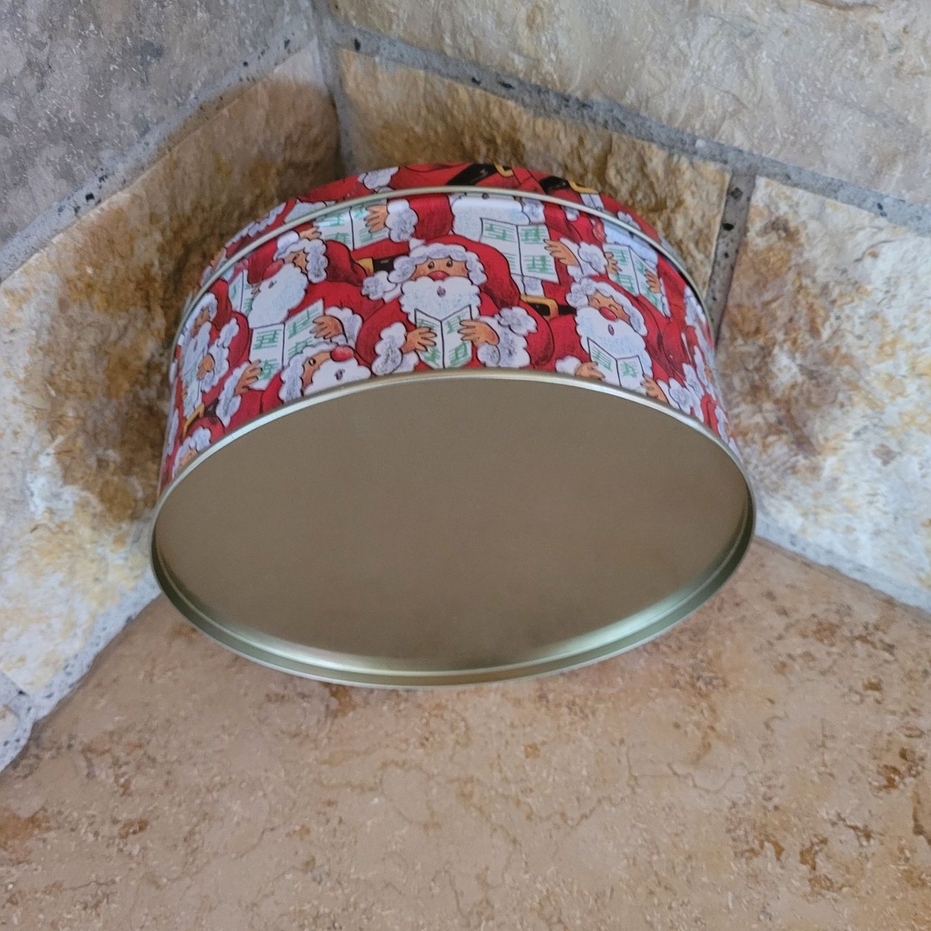 Sonstige Dekorationen & Accessoires: Blechdose Samichlaus; Grösse 16.5 cm Durchmesser – Gebraucht aus Hondrich von Ebro01 2