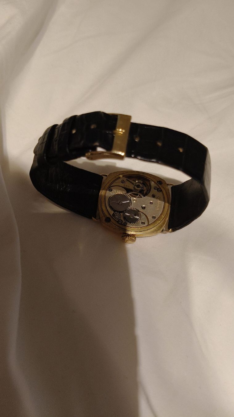 Omega Orologi: Omega officier 1920 / or 18 Ct / très Rare ! – Usato da Yverdon les bains venduto da aaa_w998 1