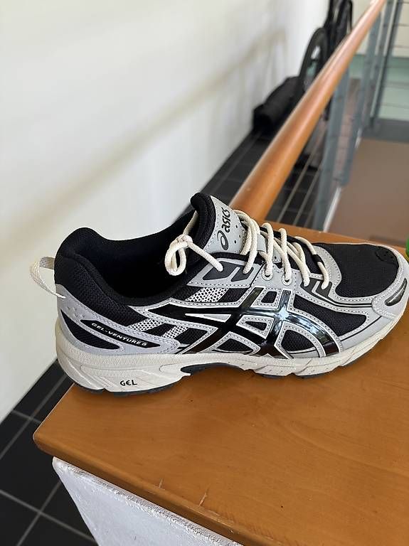 Asics Herrenschuhe: Asics GEL Venture 6 Unisex – Gebraucht aus St. Gallen von Coco1879