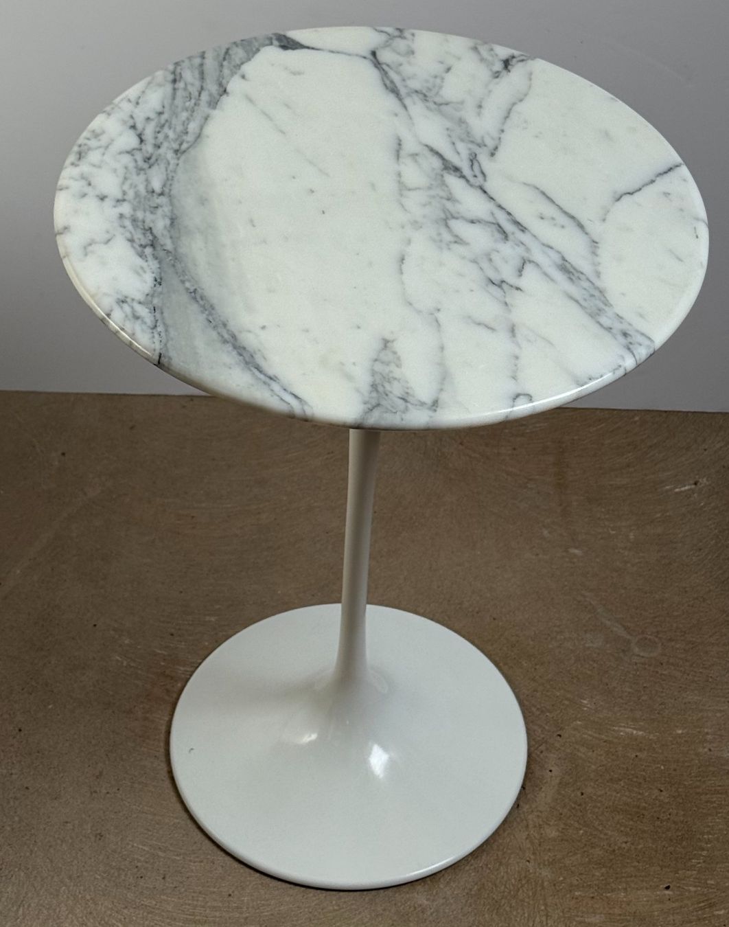 Knoll Tavoli: Knoll Tulip Side Table Marmor // Eero Saarinen – Usato da Schinznach-Dorf venduto da mix 1