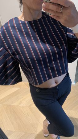 TOP CLOSET Elegant Crop Top S/M