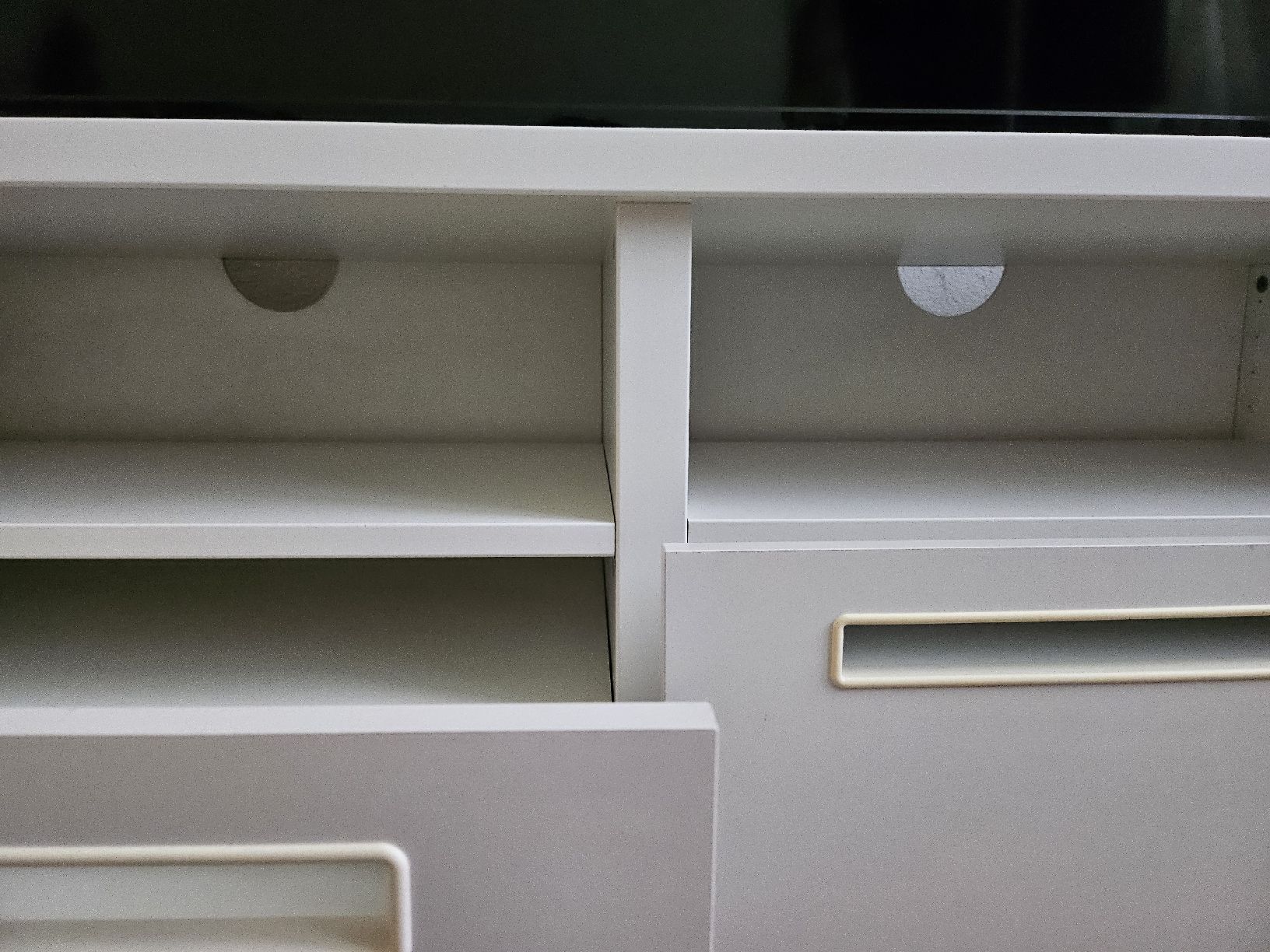 Ikea Meubles TV: Niedrige TV-Möbel  – D'occasion à Uerkheim par lau_pn5l 5