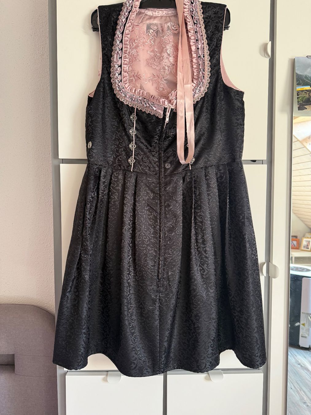 Robes: Dirndl schwarz rosa Spitze Grösse 42 – D'occasion à Untersiggenthal par mirellina01 1