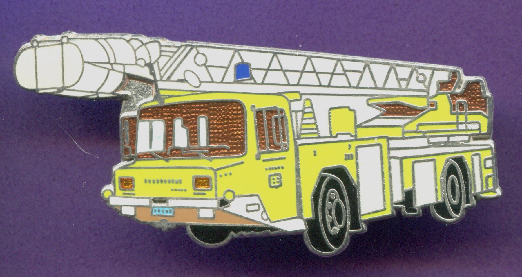 Placchette & Badge: FEUERWEHRAUTO  mit Drehleiter – Usato da Winterthur venduto da Sammleroase