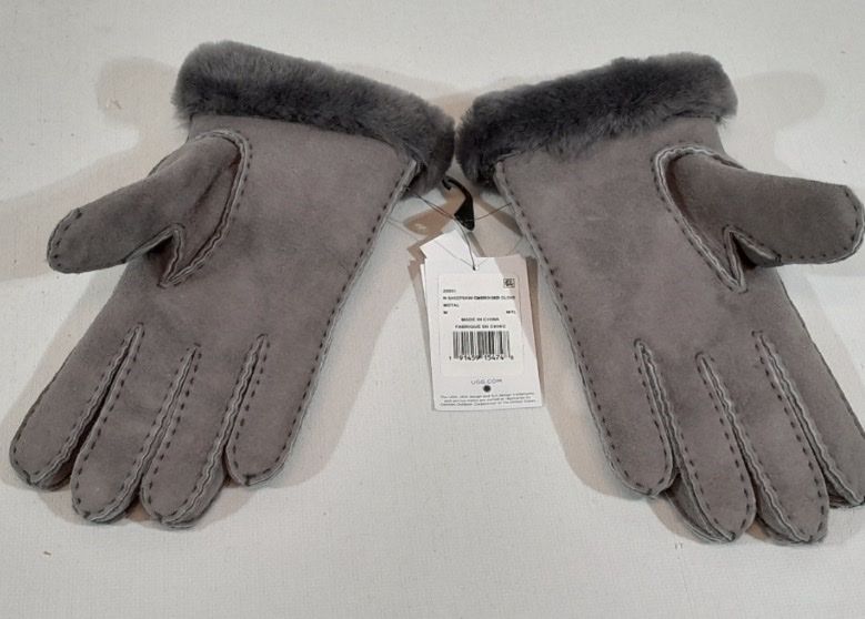 Ugg Guanti & manicotti: Ugg Handschuhe  – Nuovo (secondo la descrizione) da Zürich venduto da whitelily 1