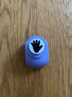 Stanzer mit Hand-Motiv