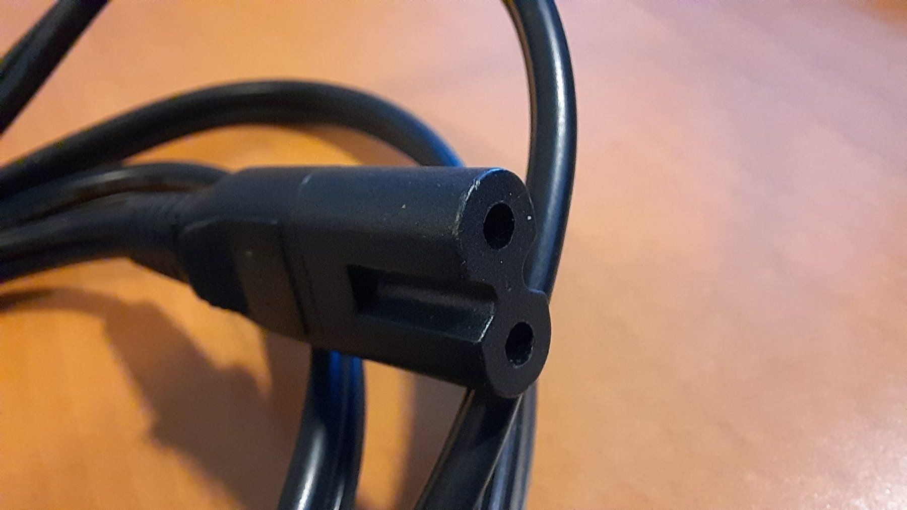 Kabel: Kabel mit Stecker Typ A auf Stecker C7, 1.2 Meter Länge – Gebraucht aus Zürich von balin777 1